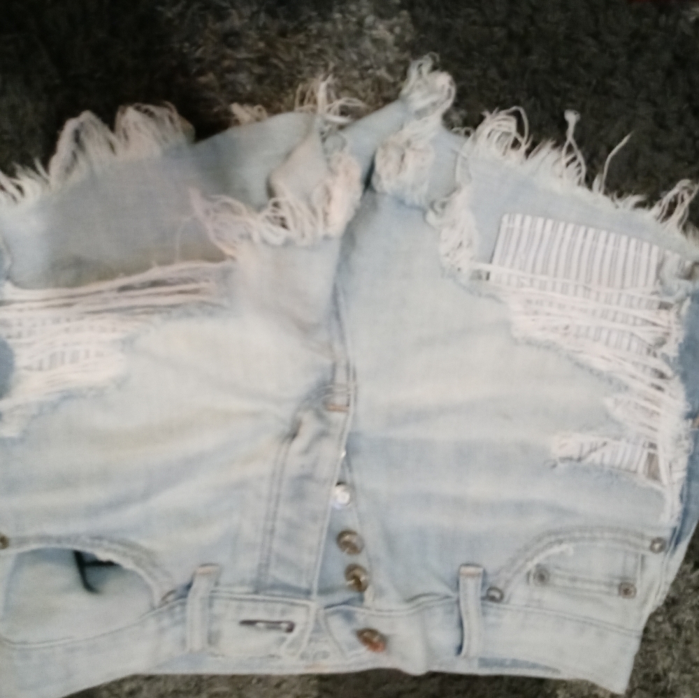 Shorts - Picture 2 of 3